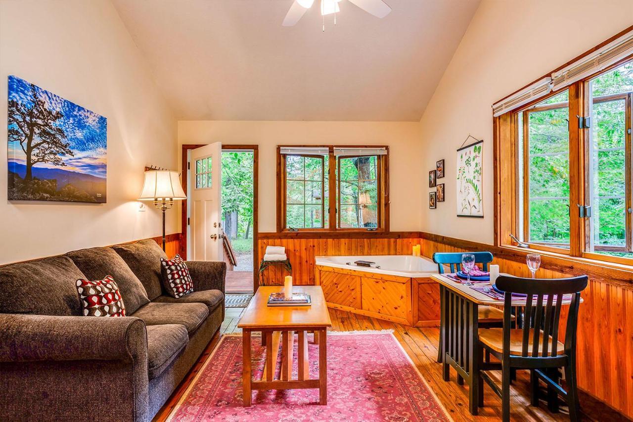 Love Ridge Mountain Lodging Lyndhurst Eksteriør bilde