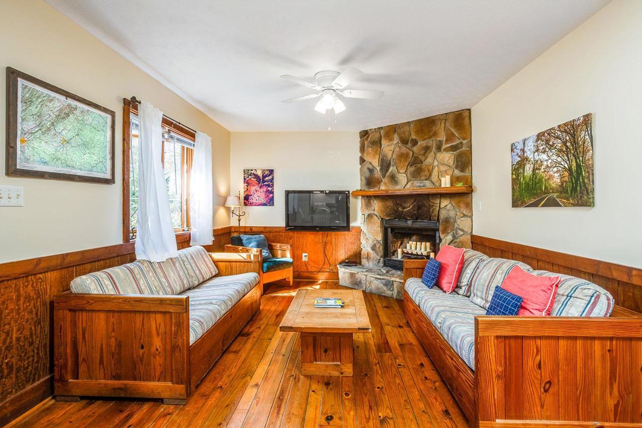 Love Ridge Mountain Lodging Lyndhurst Eksteriør bilde