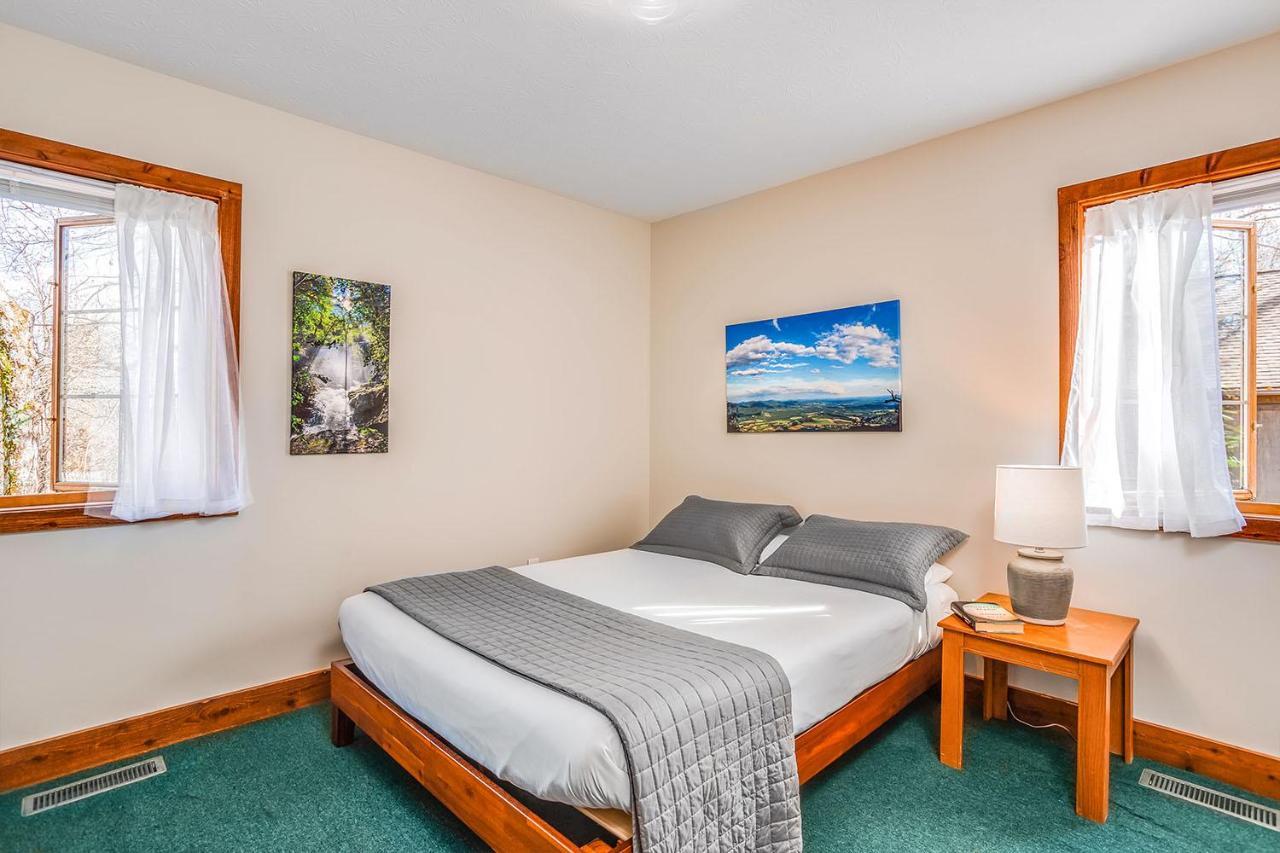 Love Ridge Mountain Lodging Lyndhurst Eksteriør bilde