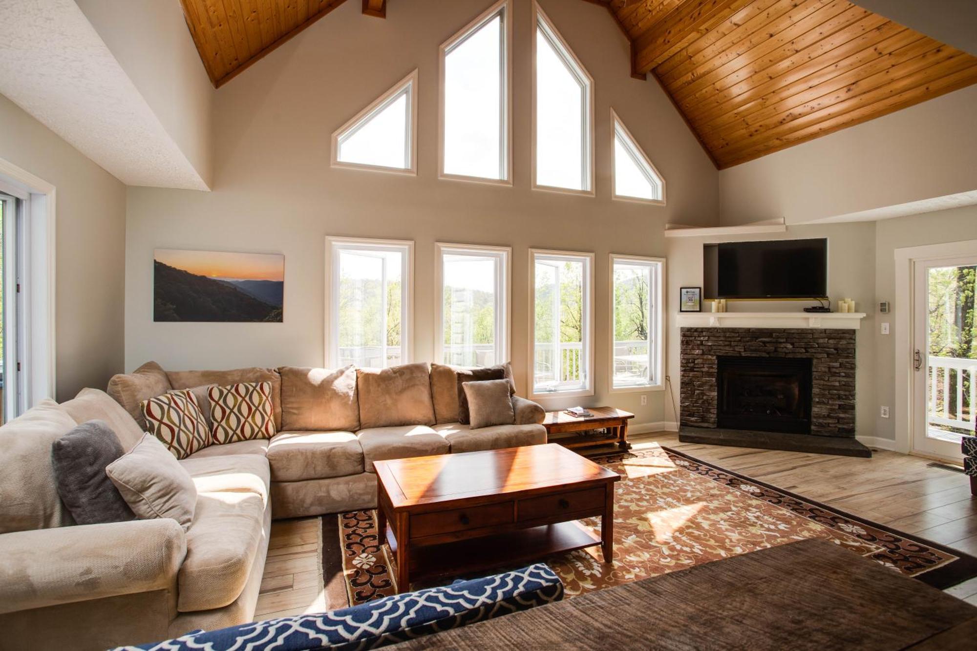 Love Ridge Mountain Lodging Lyndhurst Eksteriør bilde