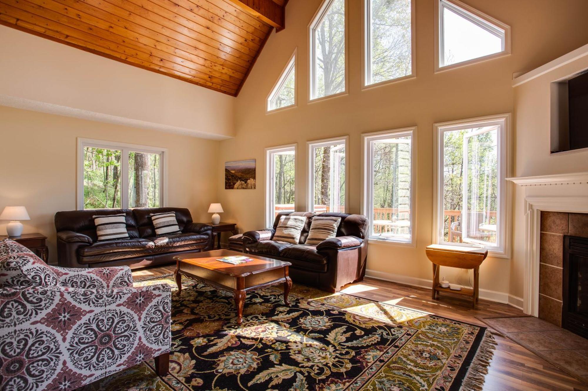 Love Ridge Mountain Lodging Lyndhurst Eksteriør bilde