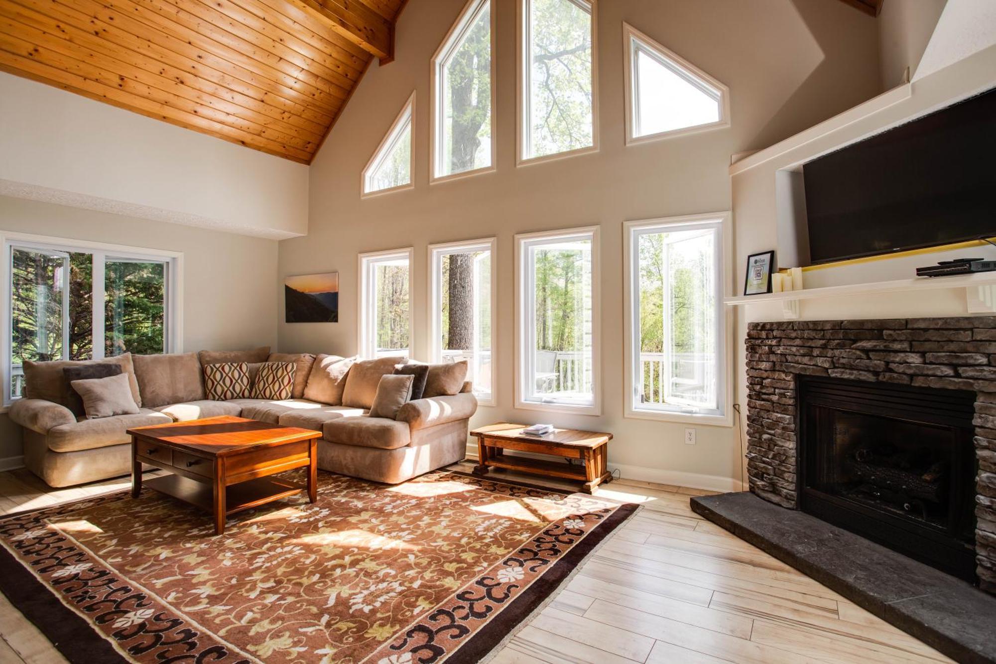 Love Ridge Mountain Lodging Lyndhurst Eksteriør bilde
