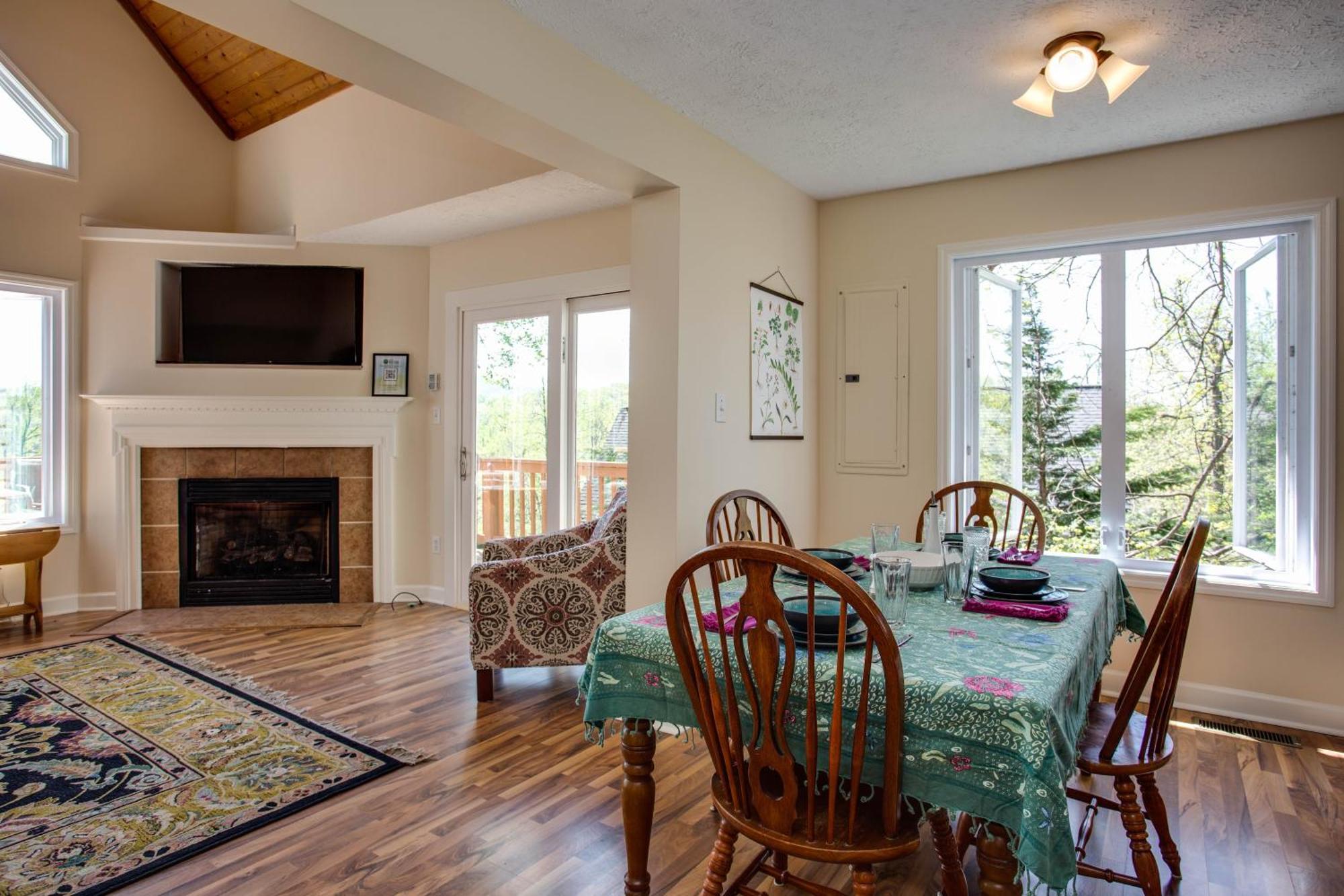 Love Ridge Mountain Lodging Lyndhurst Eksteriør bilde