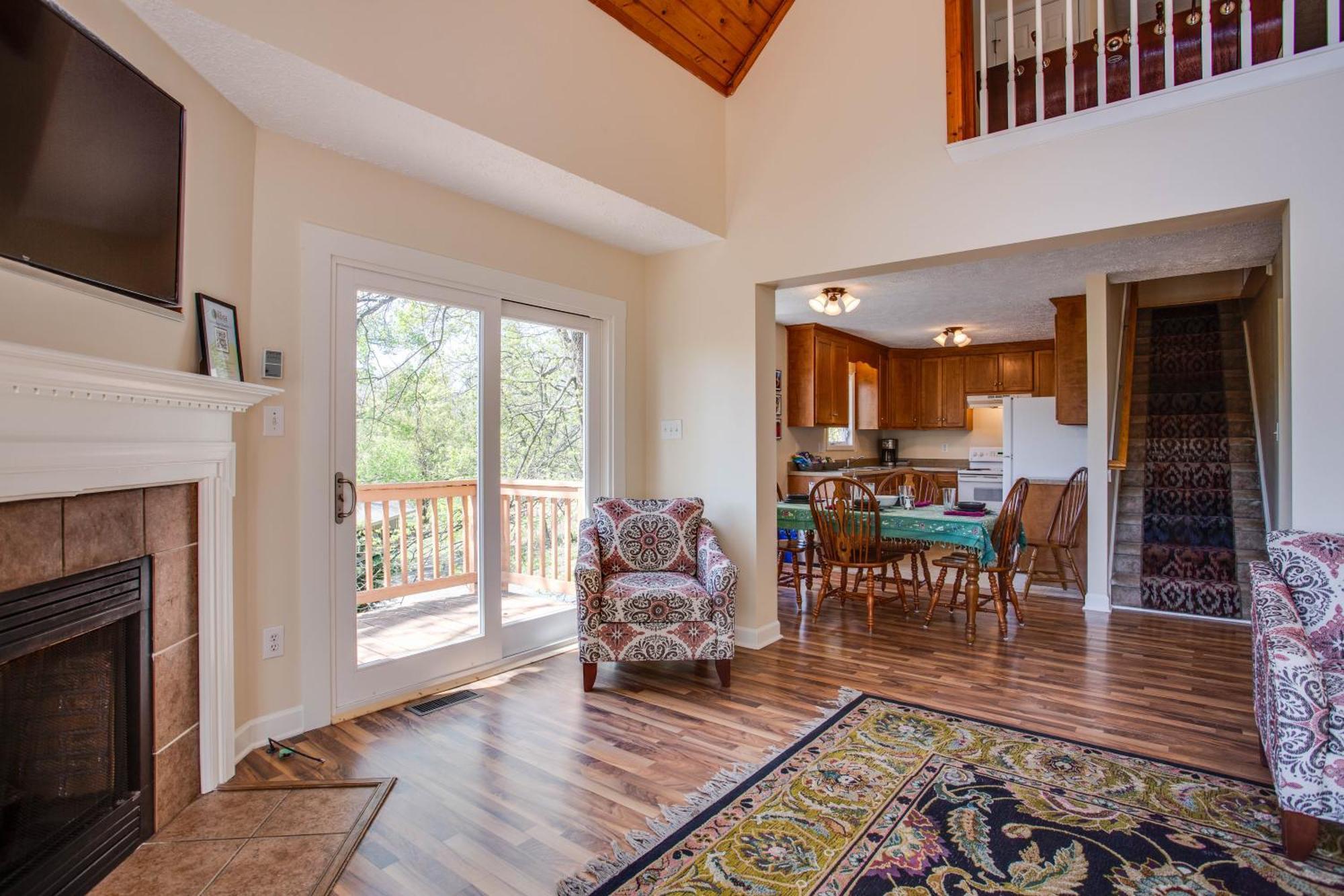 Love Ridge Mountain Lodging Lyndhurst Eksteriør bilde