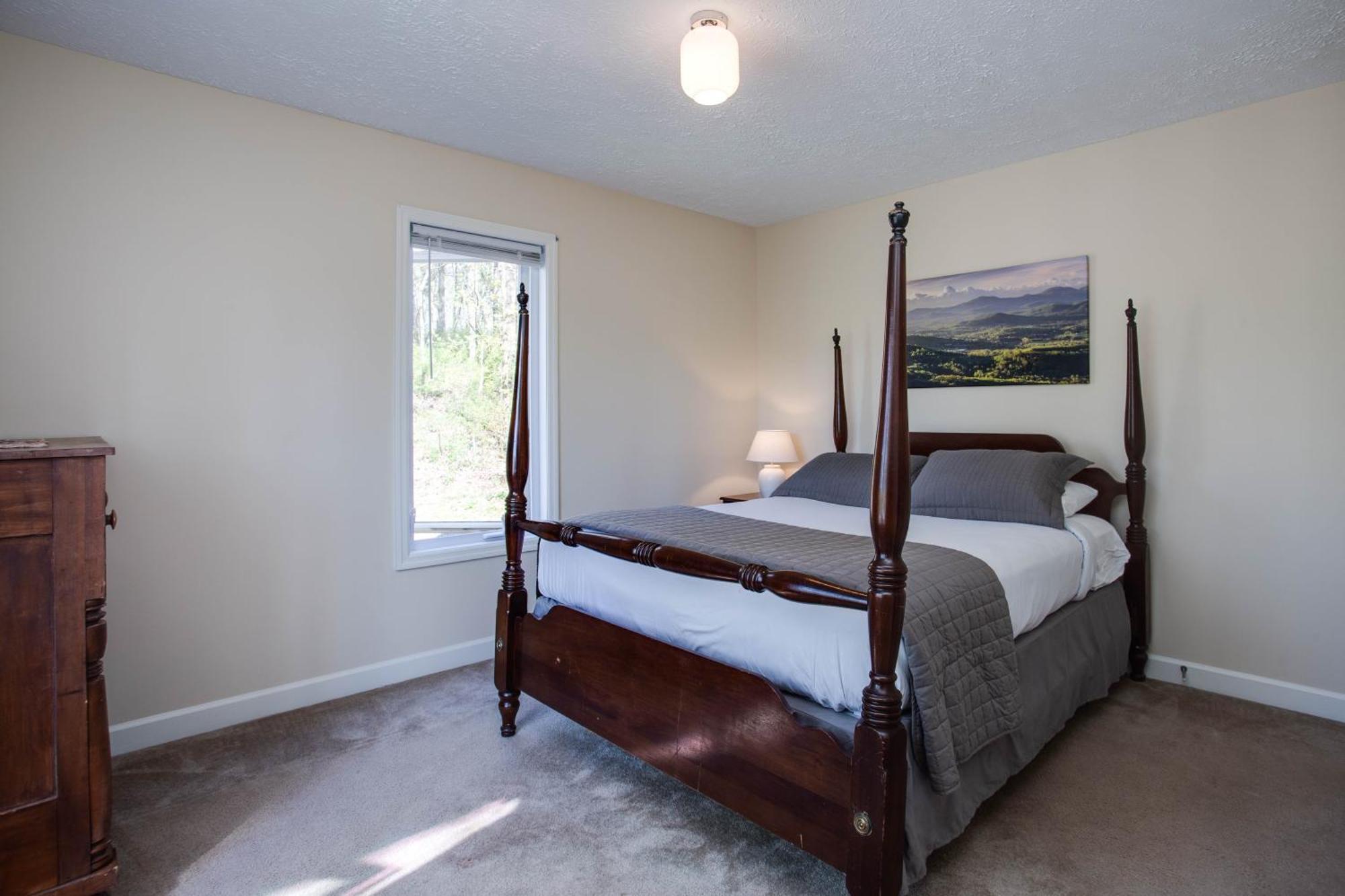 Love Ridge Mountain Lodging Lyndhurst Eksteriør bilde